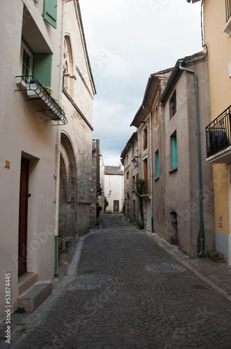 ruelle village de Villemagne dans l' Hérault © pixarno