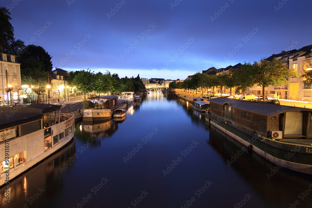 Naklejka premium Quai de l'Erdre de nuit - Nantes