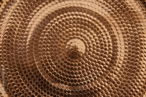 Cobre repujado, metal.