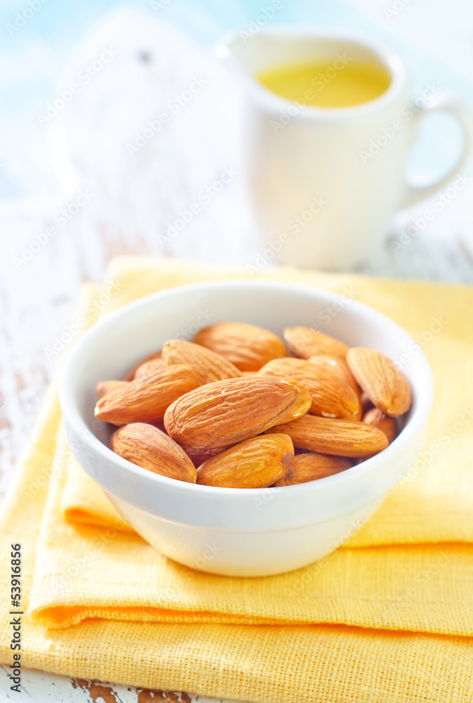almond almond
