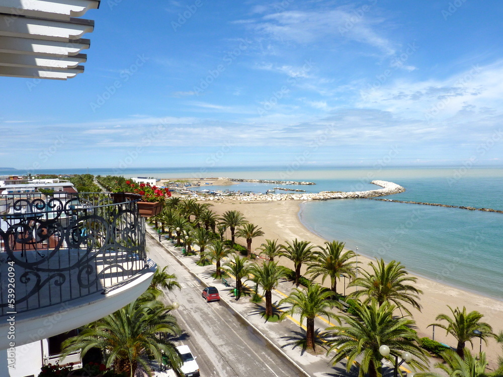 Naklejka premium Martinsicuro, vista panoramica del lungomare