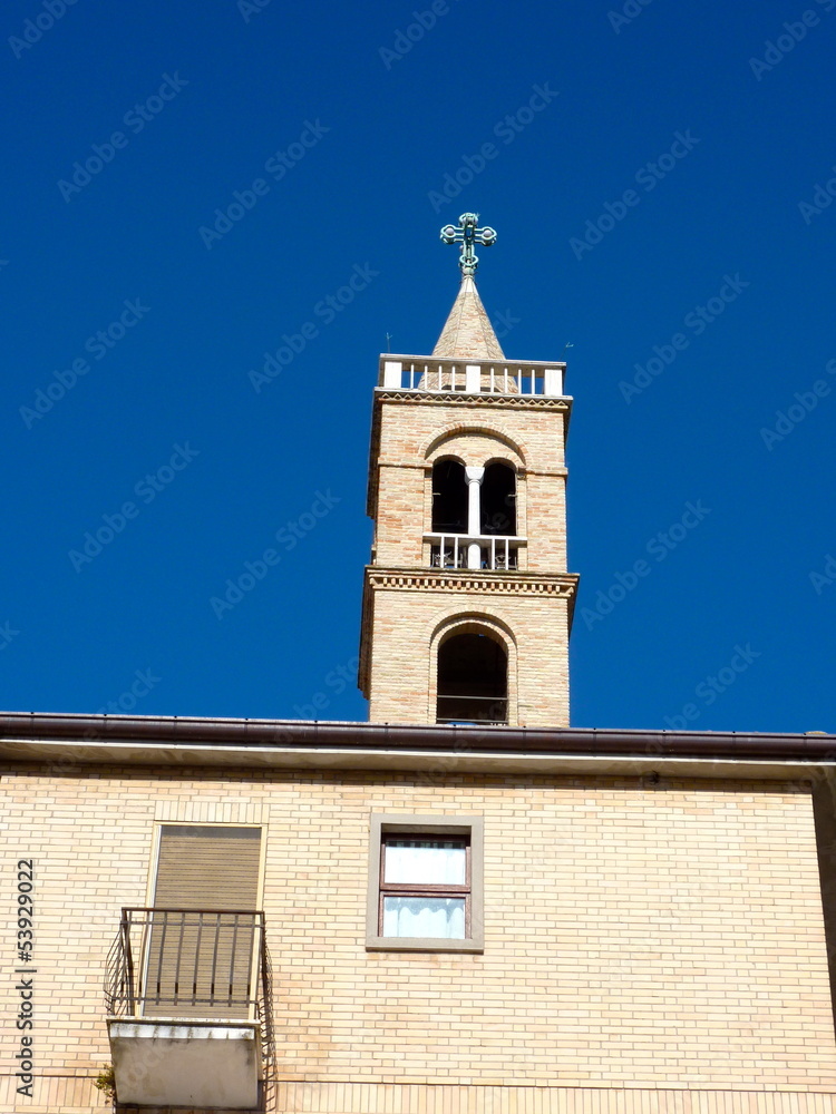campanile della chiesa di Acquaviva Picena, Marche, Italia