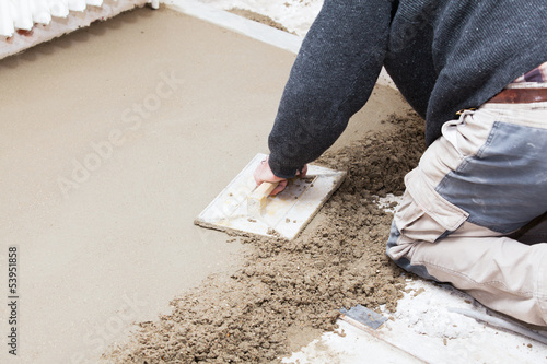 mason smooth the cement screed photo