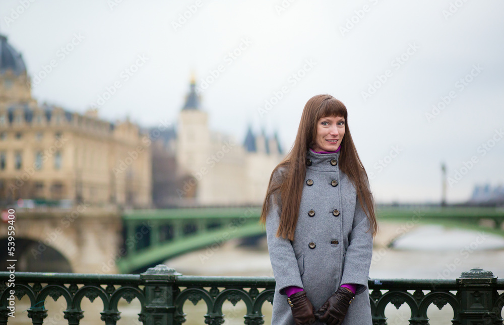 Fototapeta premium Beautiful girl in Paris, on a bridge