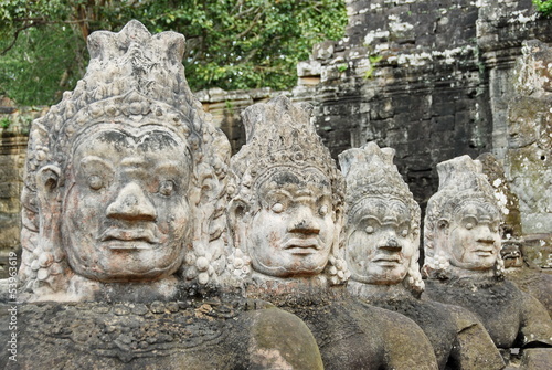 Ancient Hindu statues lined in Angkor Wat temple complex. © Vlad Karavaev