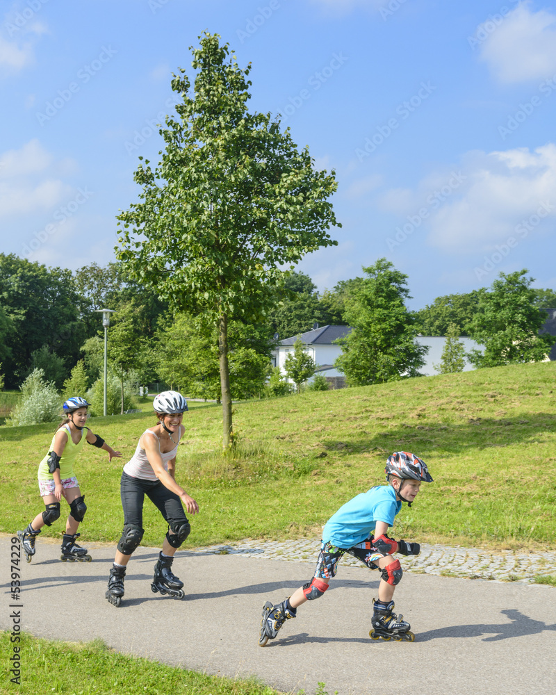 Fototapeta premium Drei Skater im Park