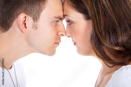 Paar im Streit Gesichter Stirn an Stirn Nahaufnahme