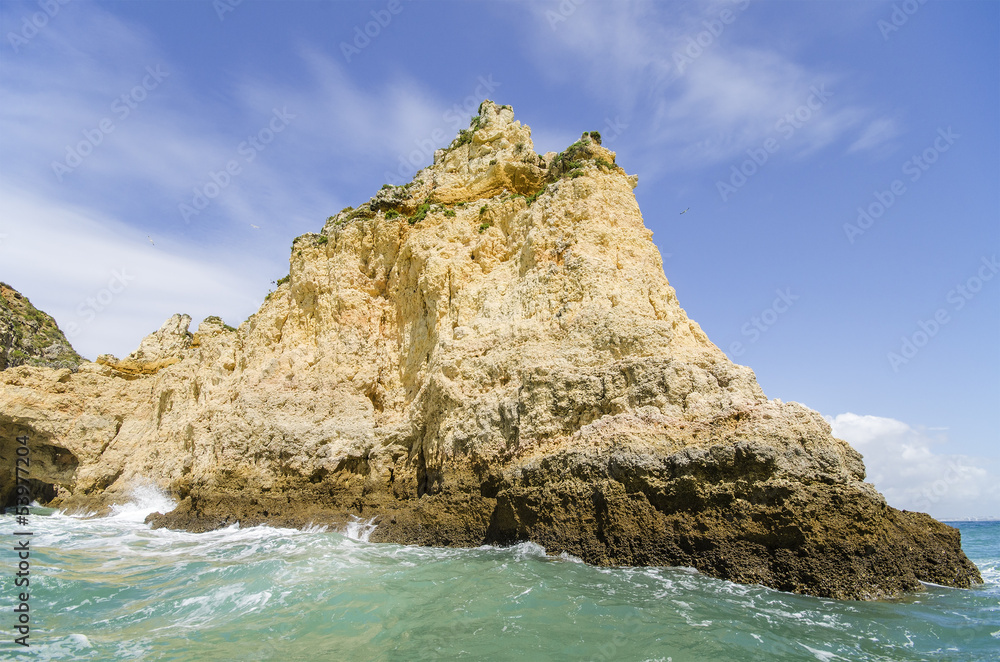 Naklejka premium Rock in the Ocean at Algarve coastline Portugal
