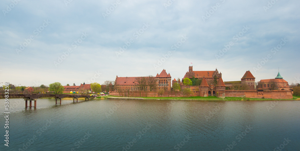 Fototapeta premium Teutonic castle Malbork in Pomerania region of Poland over Nogat