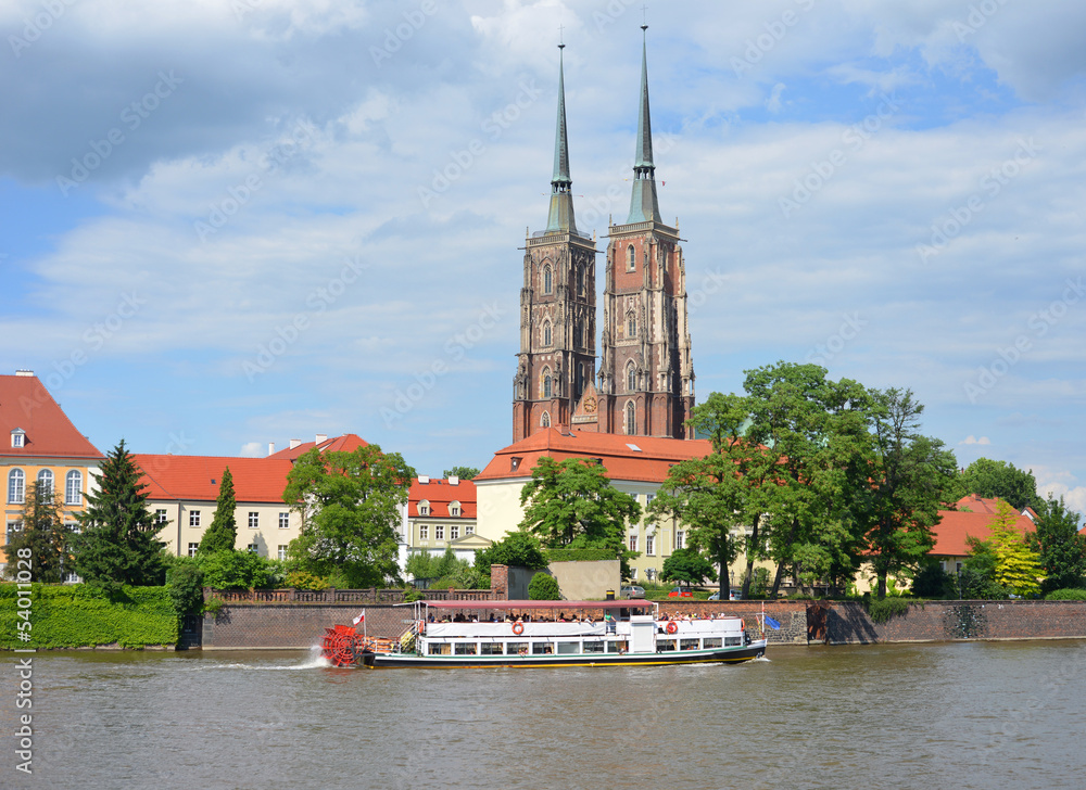 Obraz premium Wroclaw, Polen, Weichsel Boot und Kathedrale