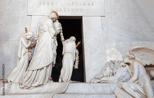 Fotografie Vienna - Detail of tomb of Marie Christine  in Augustnierkirche