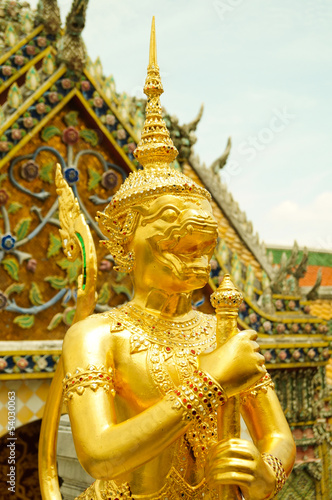 statue in grand palace © khwanchai