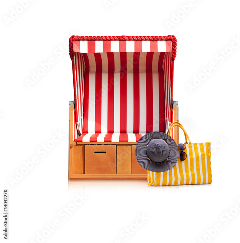 Strandkorb und Badetasche