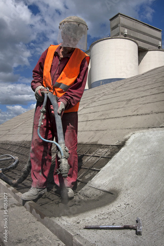 Fotografija Renewing roof of industrial hale with sprayed concrete
