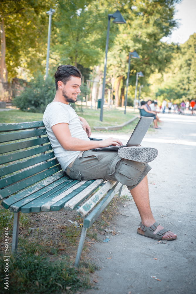 Obraz premium young stylish man using notebook