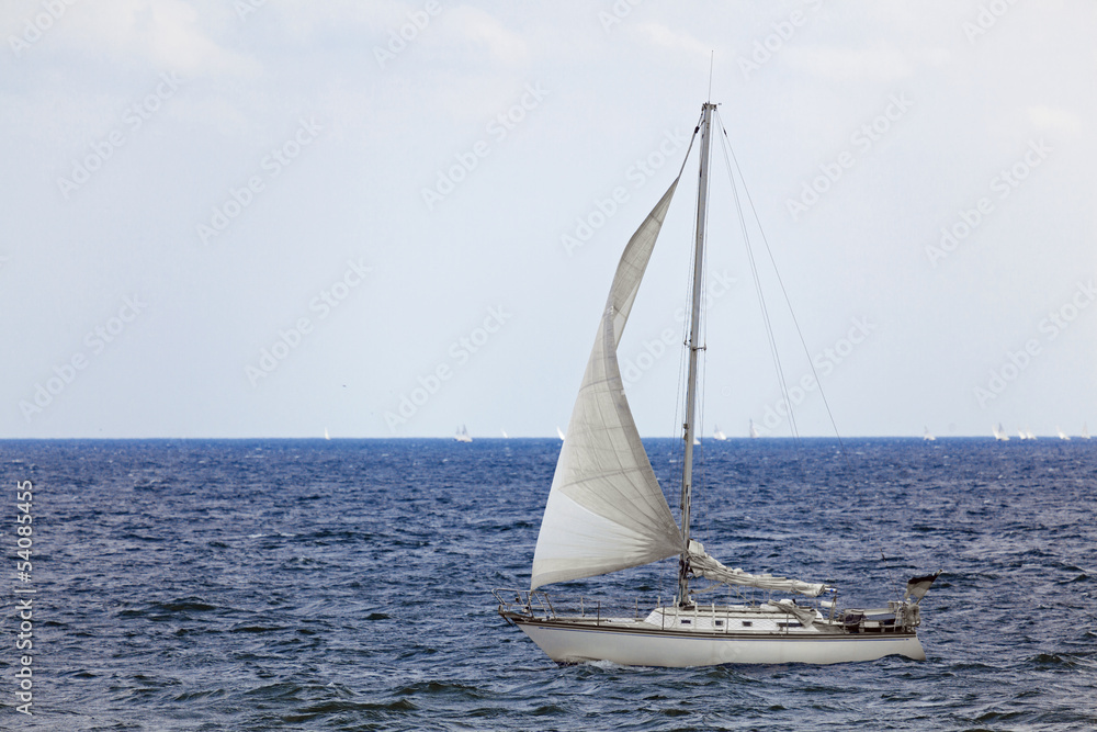 Fototapeta premium Segelboot auf der Ostsee bei Kiel, Deutschland
