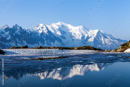 Le Mont Blanc et le Lac des Chezerys