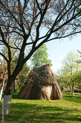 A typical ukrainian antique hut, in Pirogovo near Kiev © Iaroslava