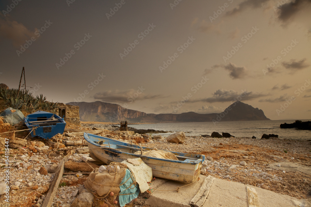 Barche di pescatori al tramonto,Sicilia.