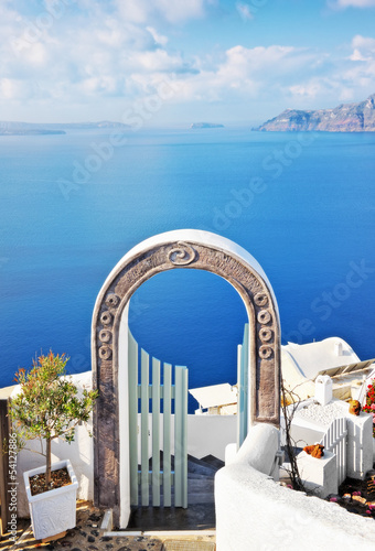 Beautiful arched gateway above aegean sea in Oia