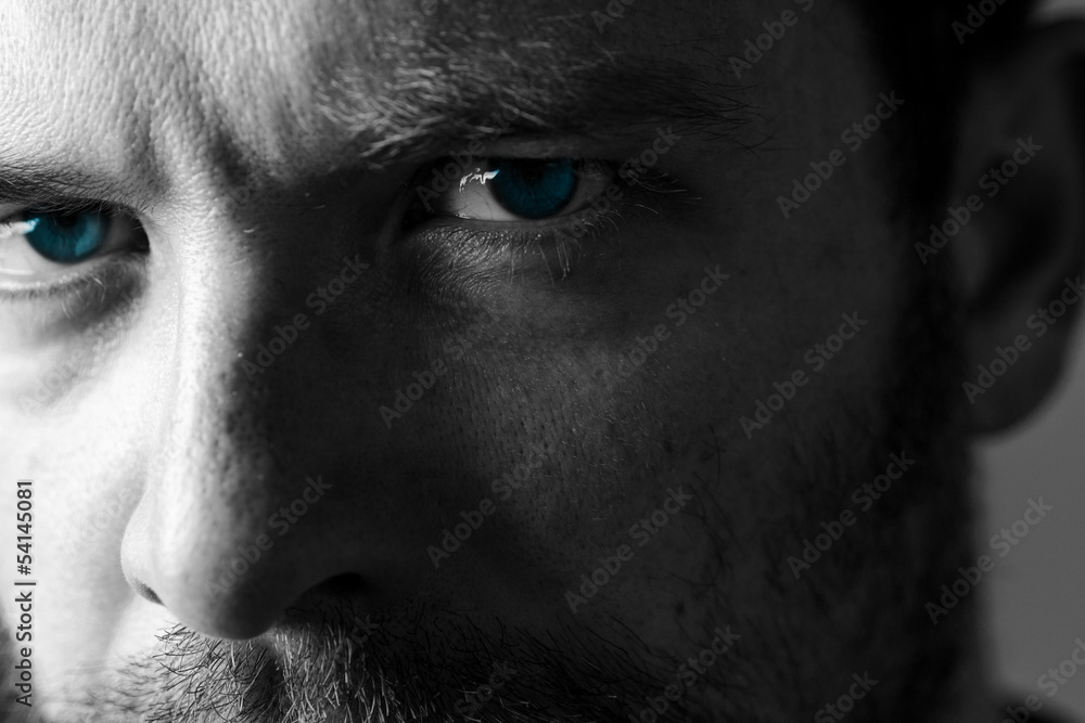 Naklejka premium Young Man looking in camera