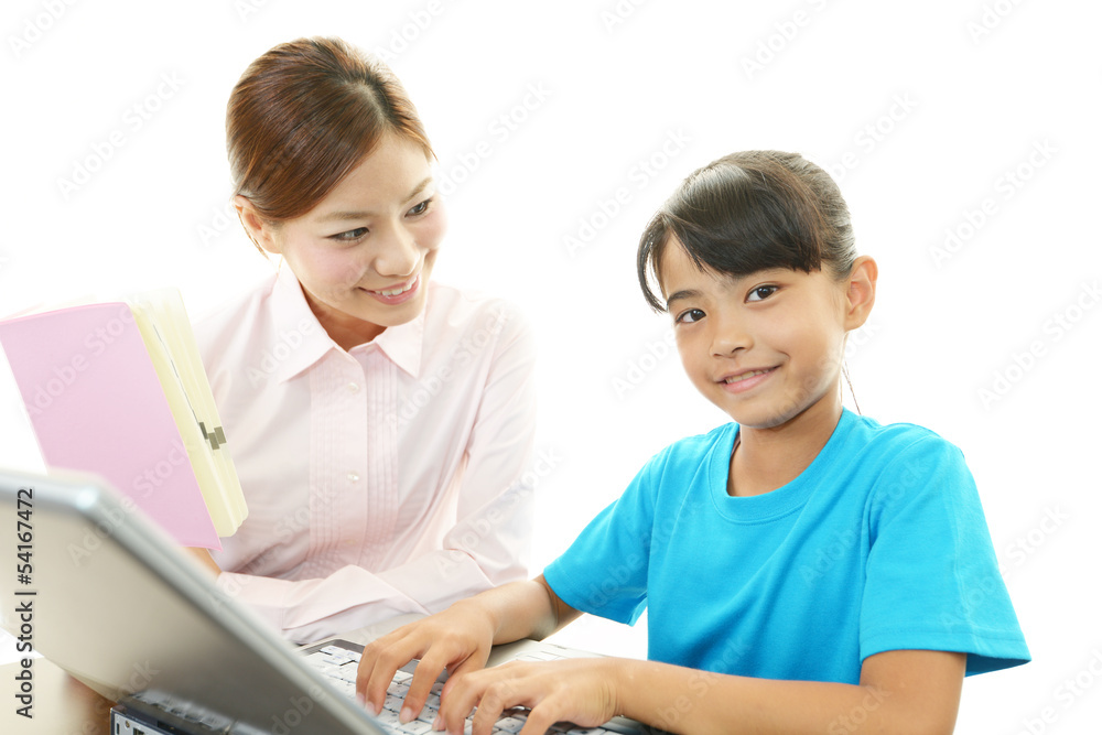 勉強に励む女の子 勉強に励む女の子