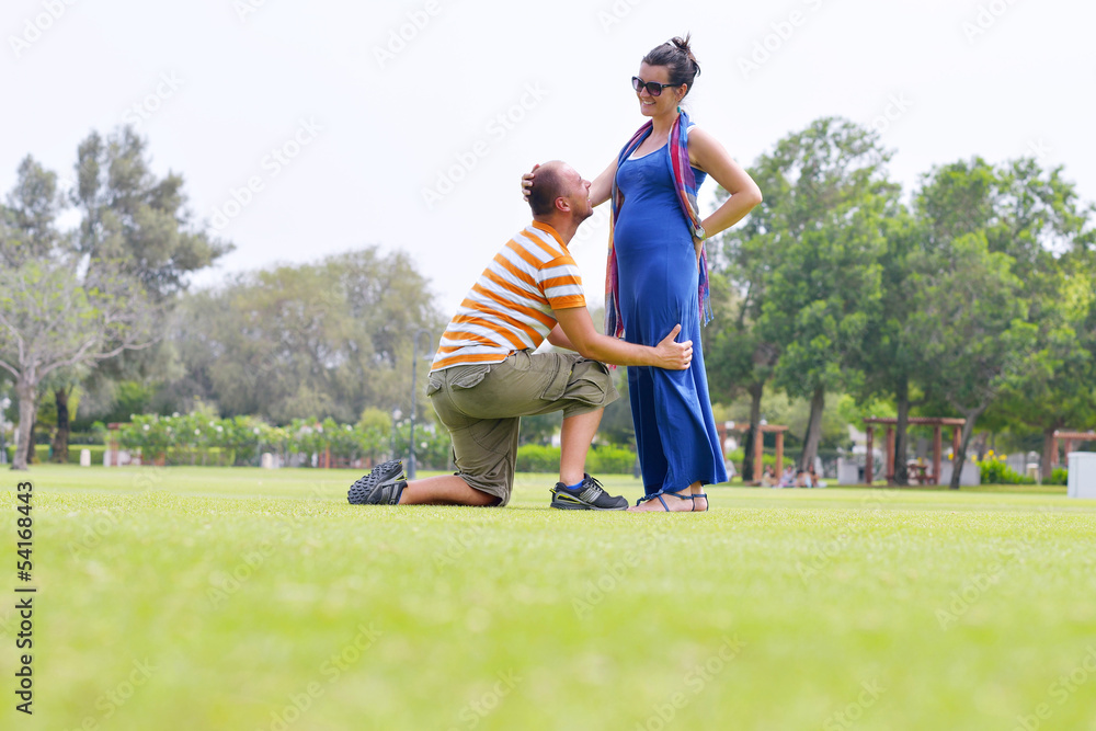 Obraz premium Happy pregnant woman with his husband