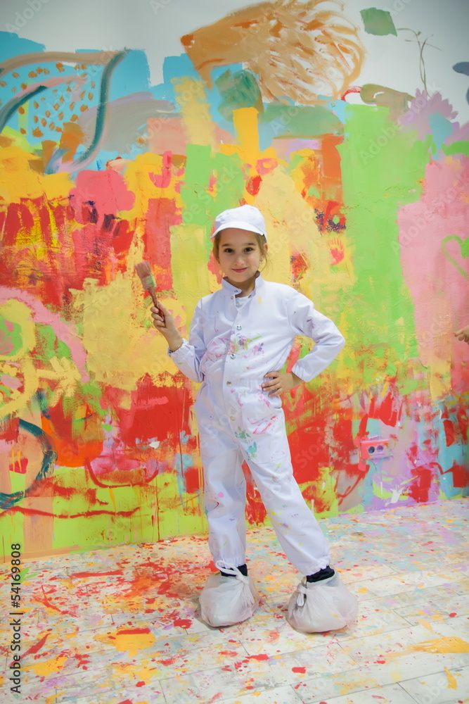 Obraz premium Girl painting wall