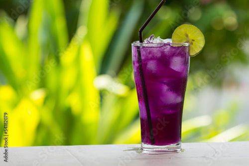 Butterfly pea juice with lemon