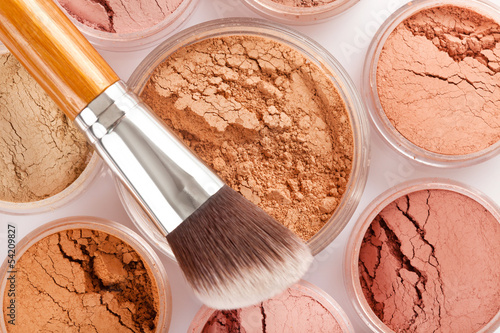 Face powder and brush