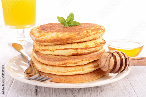 pancakes with honey