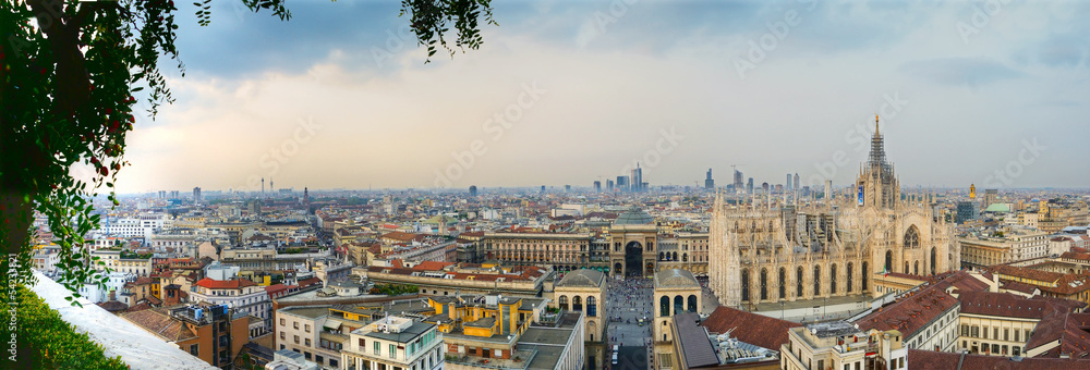 Naklejka premium Panoramiczne centrum Mediolanu