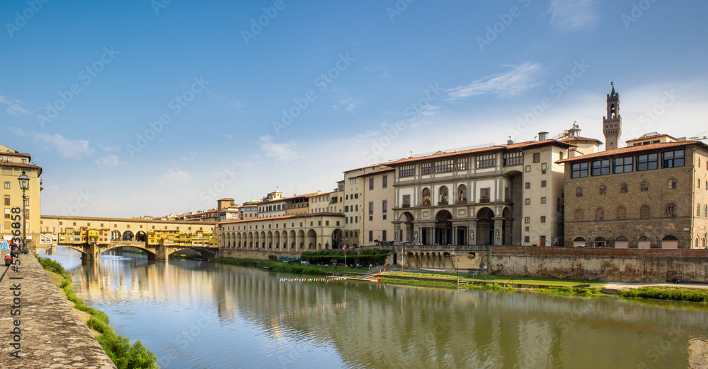 Firenze Ponte vecchio e il corridoio Vasariano