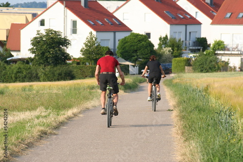 Fahrradfahrer auf Feldweg