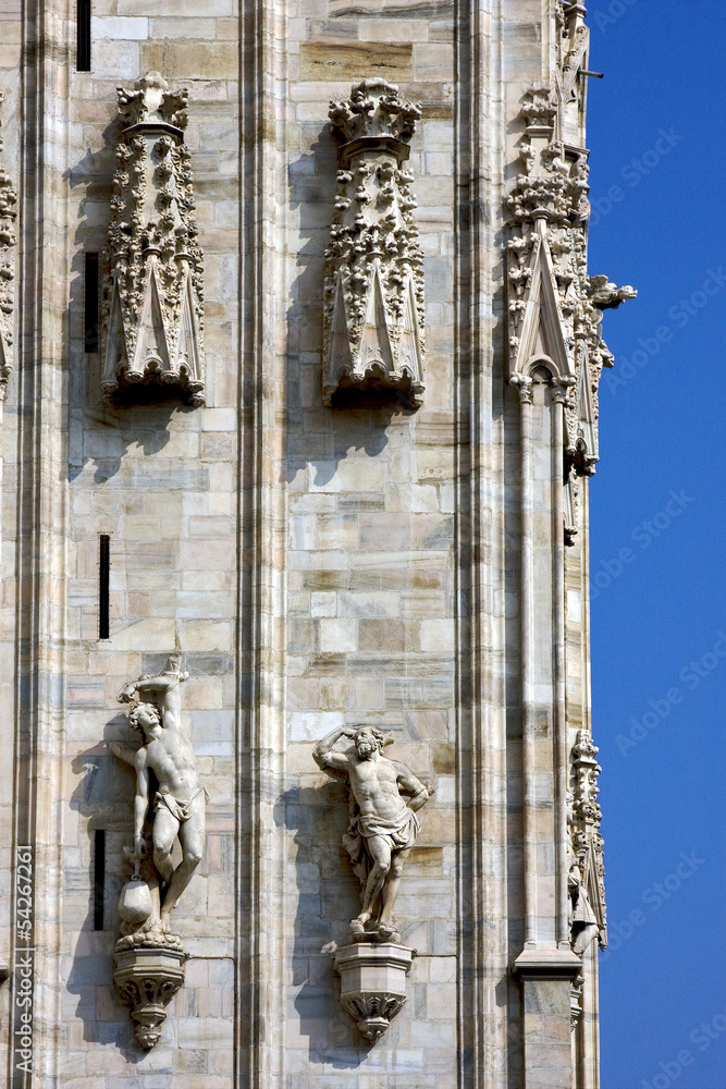 Obraz premium church in milan sky