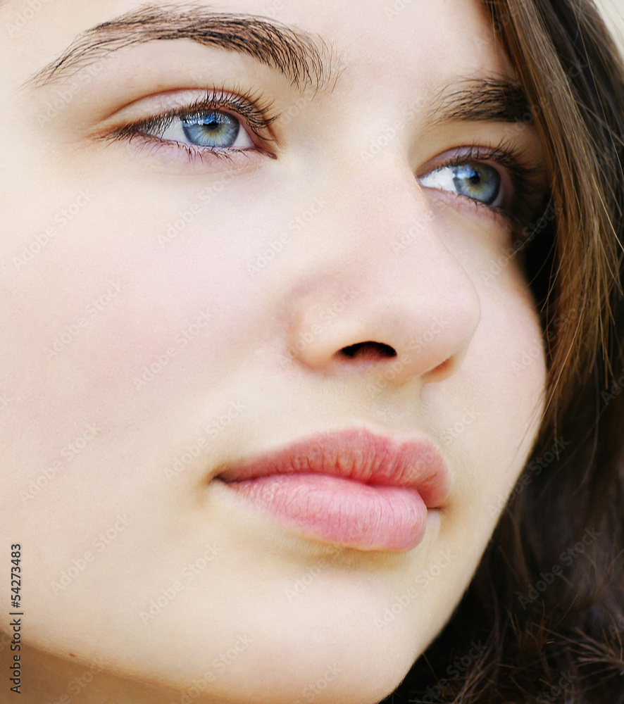 Fototapeta premium Beautiful young woman looking away