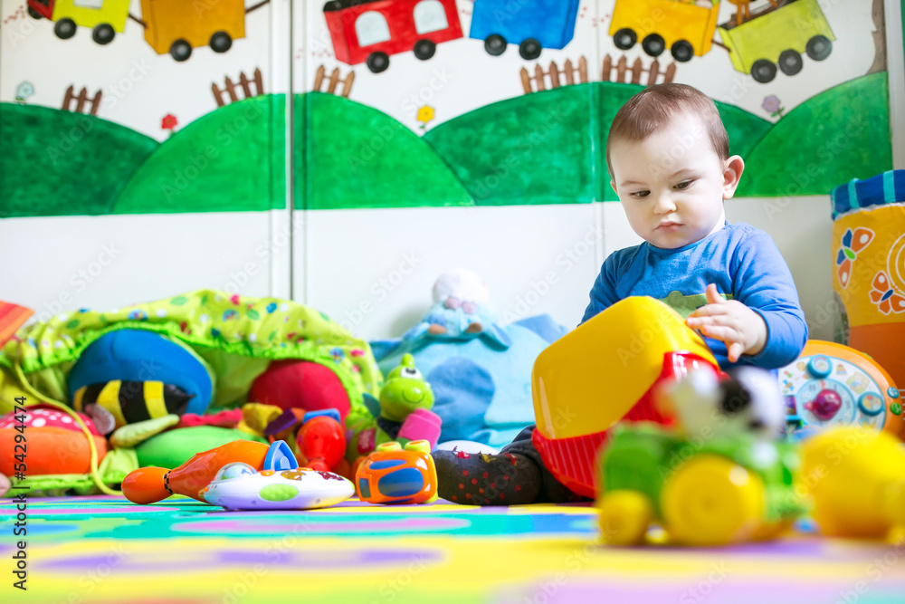 Obraz premium baby playing with toys