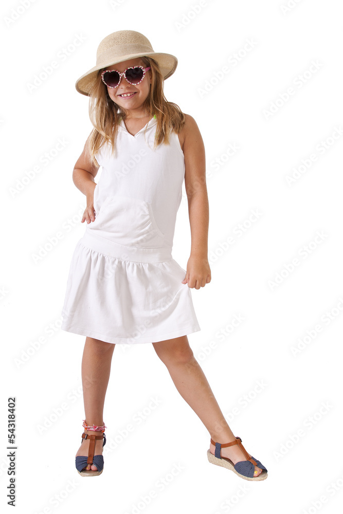 niña con sombrero de cuerpo entero aislada foto de Stock | Adobe Stock
