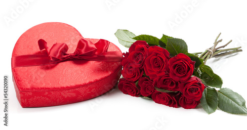 Valentine s gifts including a bouquet of roses and candy heart