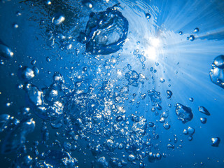 Air bubbles and sun rays