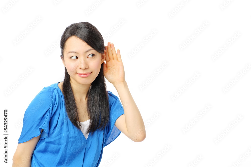 聞き耳を立てる女の子 聞き耳を立てる女の子