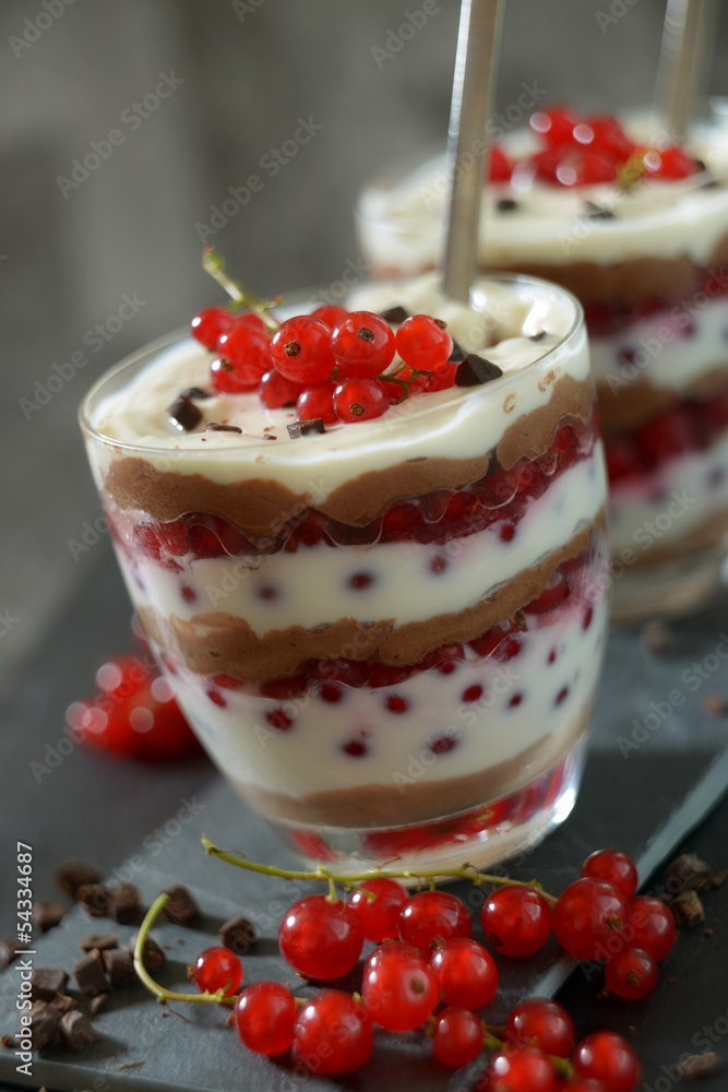 Dessert mit Johannisbeeren Dessert mit Johannisbeeren