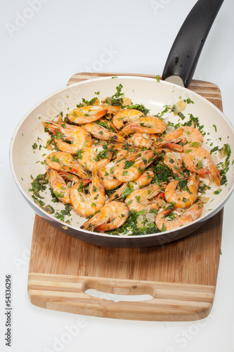 Fried shrimps with the garlic and the parsley