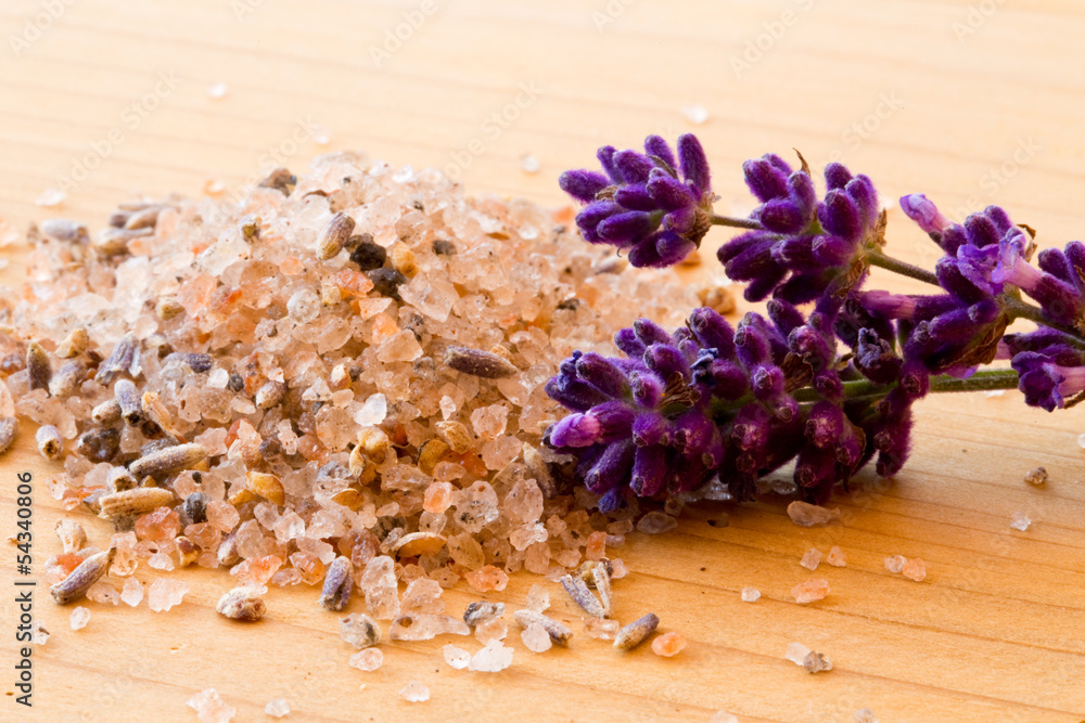 Fototapeta premium lavendel-badesalz