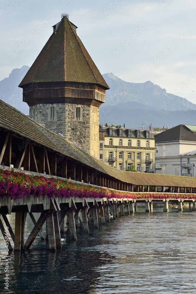 Obraz premium Lucerna fiume Reuss e Kappelbrucke