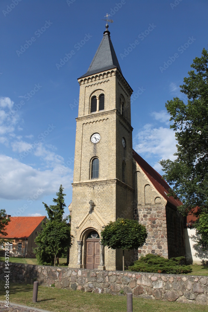 An der Schönfließer Dorfkirche