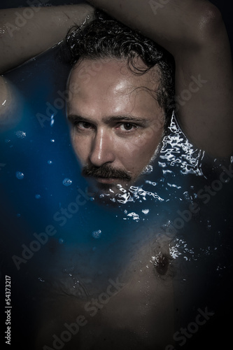 Sexy man deep in blue water © Fernando Cortés