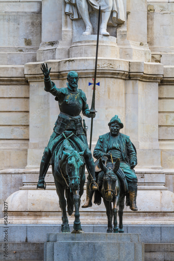 Fototapeta premium Madrid, Don Quijote and Sancho Panza Statue, Spain