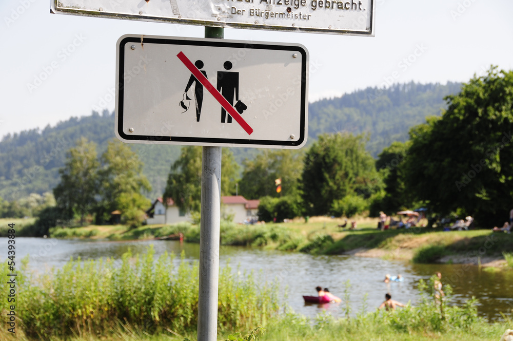schild-nacktbaden-verboten-stock-foto-adobe-stock