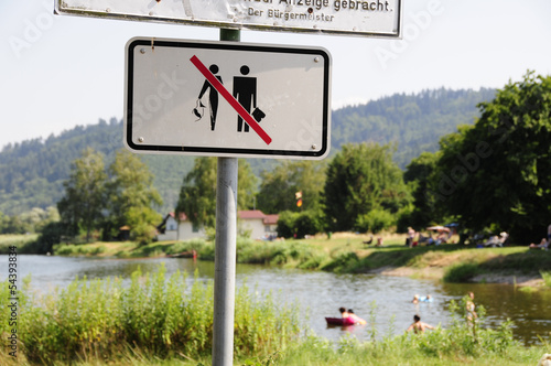 Schild Nacktbaden verboten photo